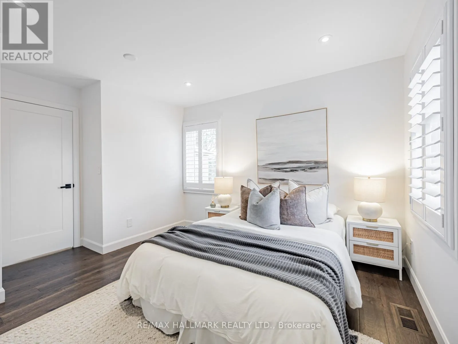 12 LEAGROVE CRESCENT