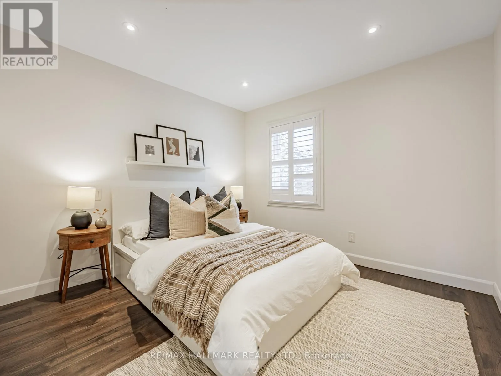 12 LEAGROVE CRESCENT