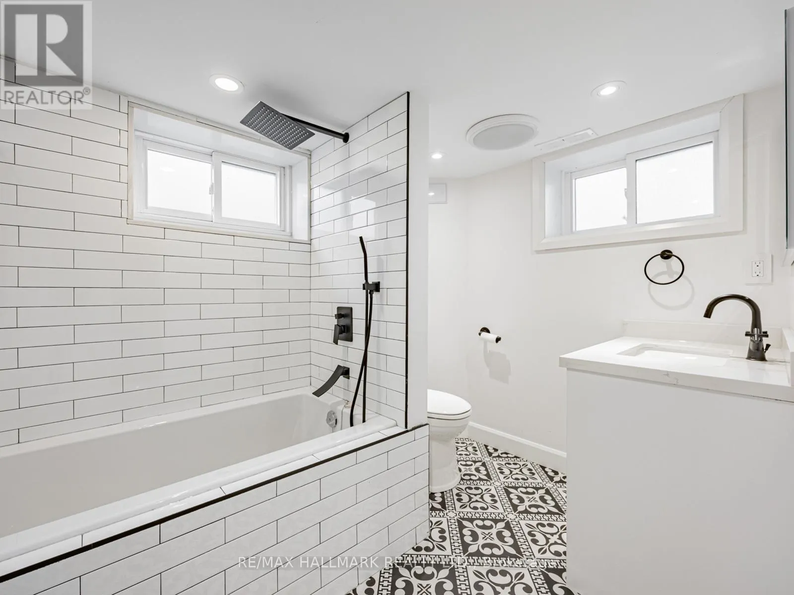 12 LEAGROVE CRESCENT