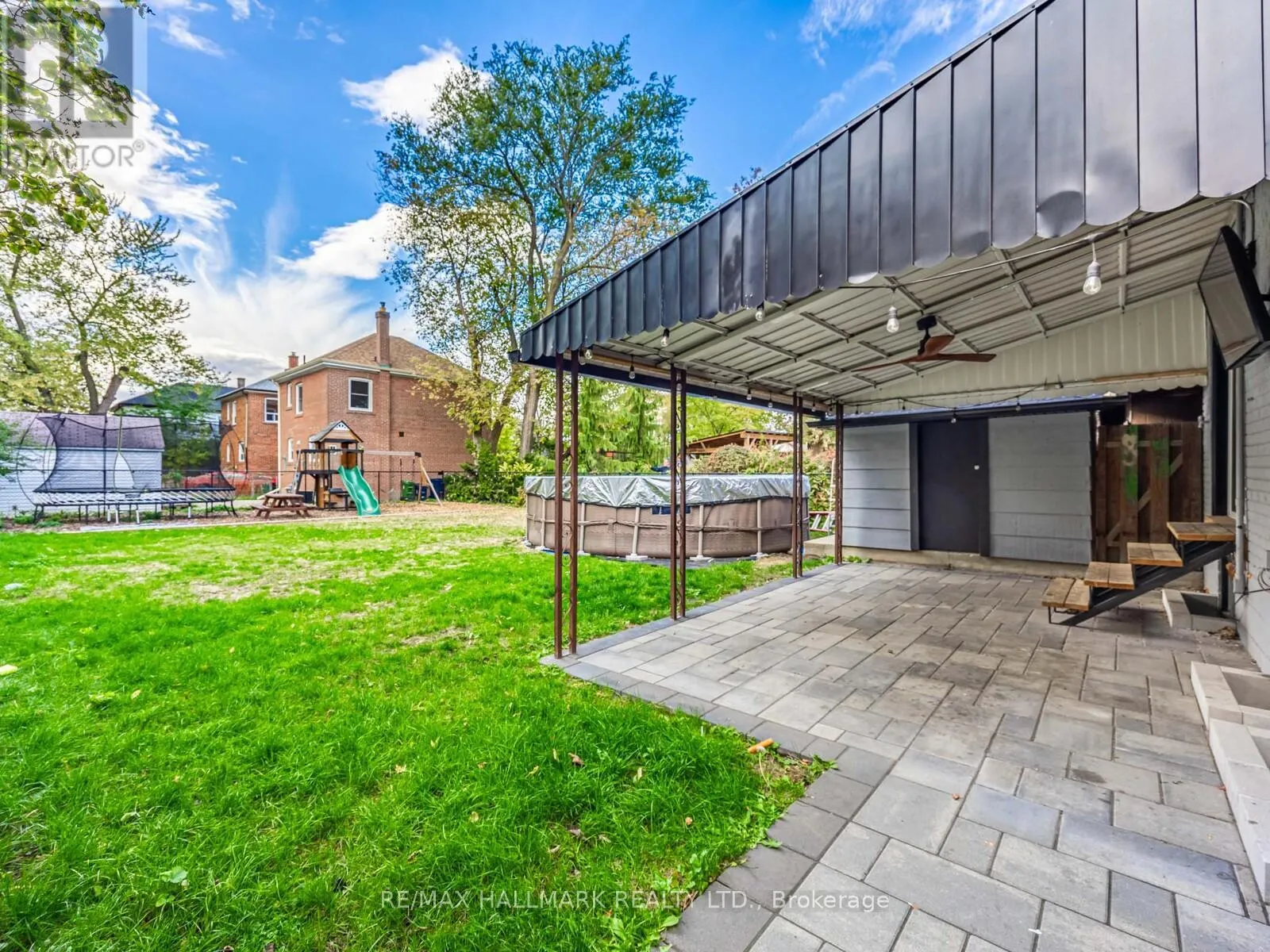 12 LEAGROVE CRESCENT