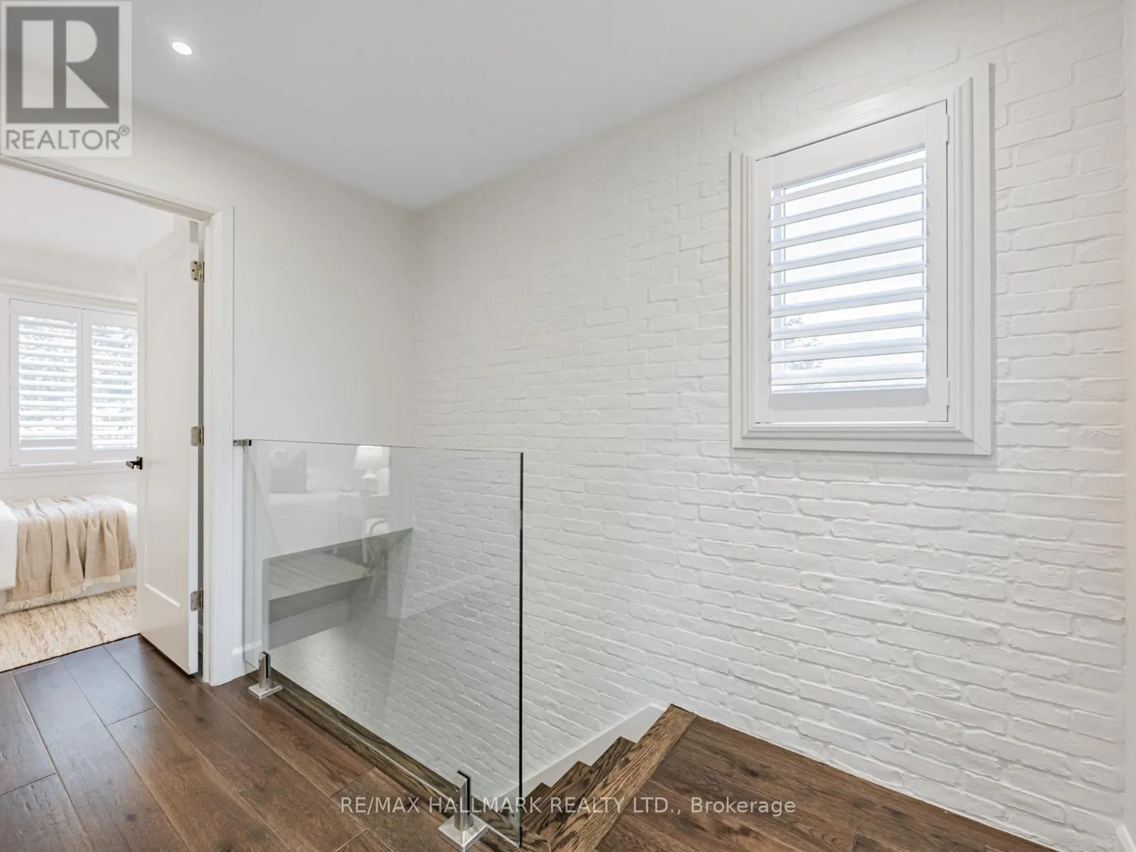 12 LEAGROVE CRESCENT