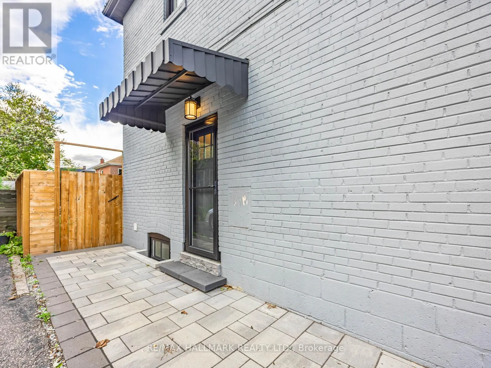 12 LEAGROVE CRESCENT