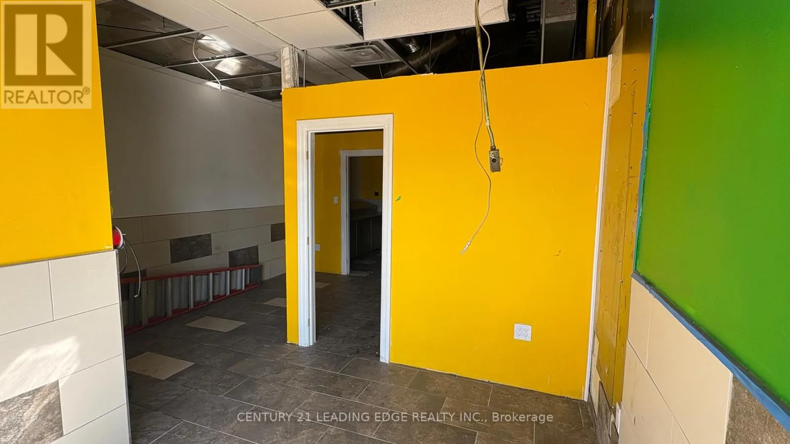 102 - 799 PARK ROAD S