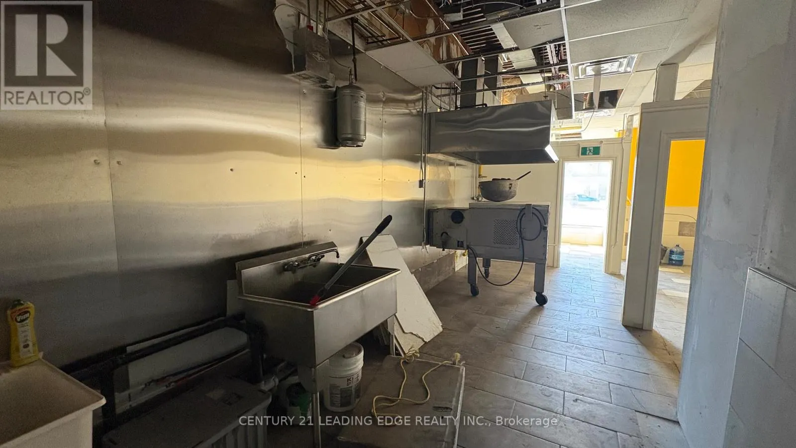 102 - 799 PARK ROAD S