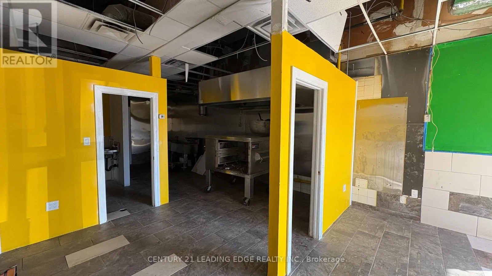 102 - 799 PARK ROAD S