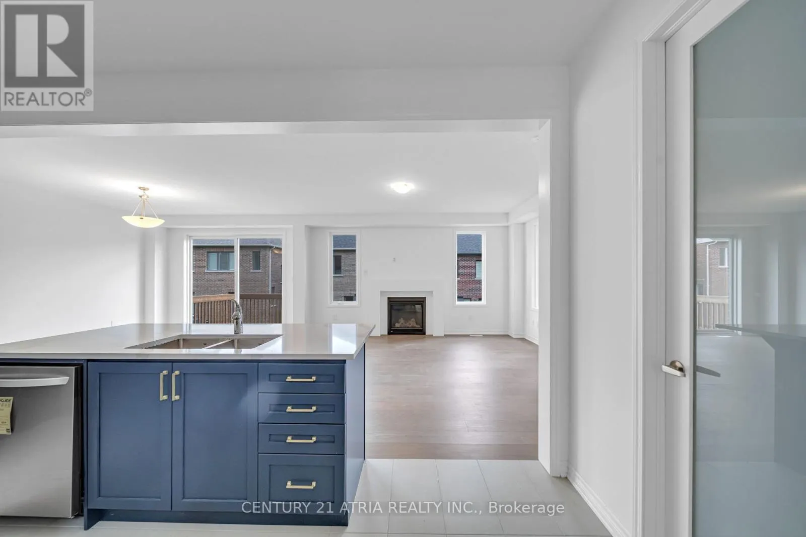 1349 GLAMORGAN MANOR