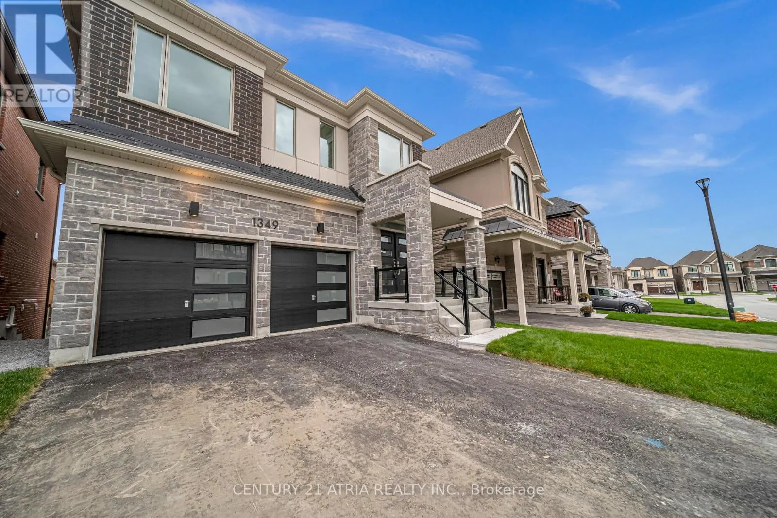 1349 GLAMORGAN MANOR