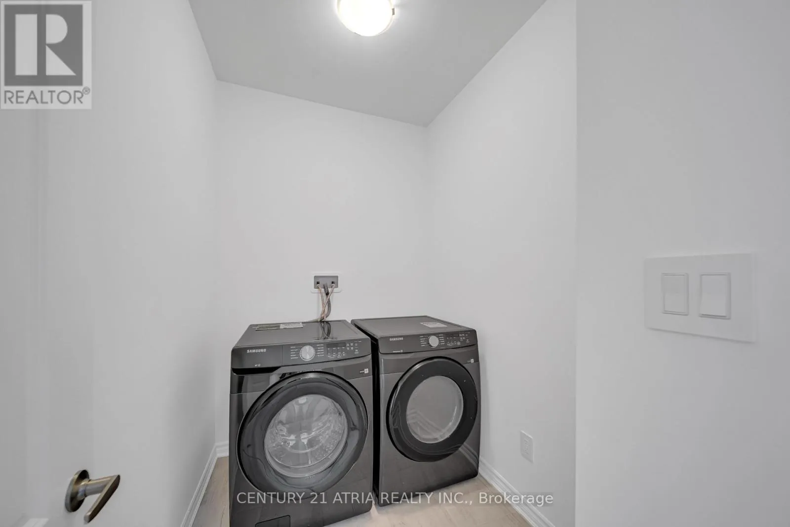 1349 GLAMORGAN MANOR