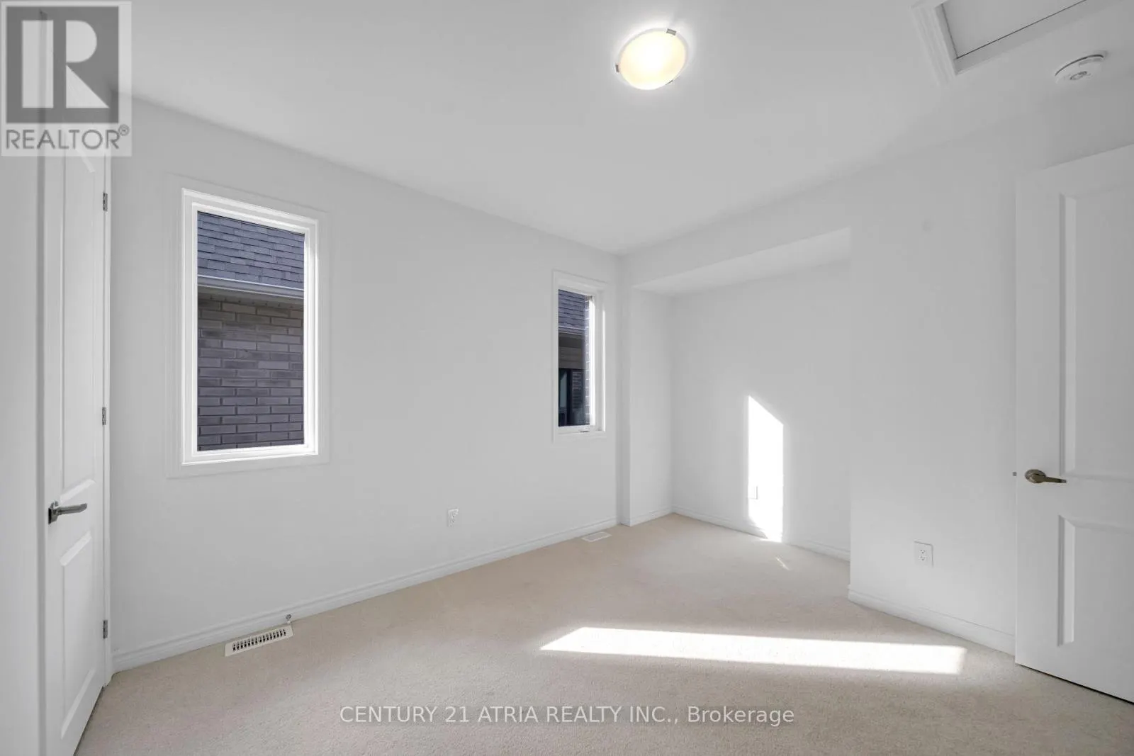 1349 GLAMORGAN MANOR