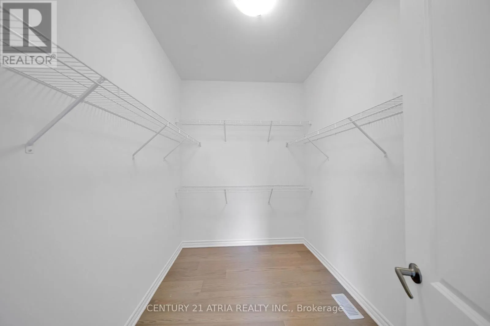 1349 GLAMORGAN MANOR