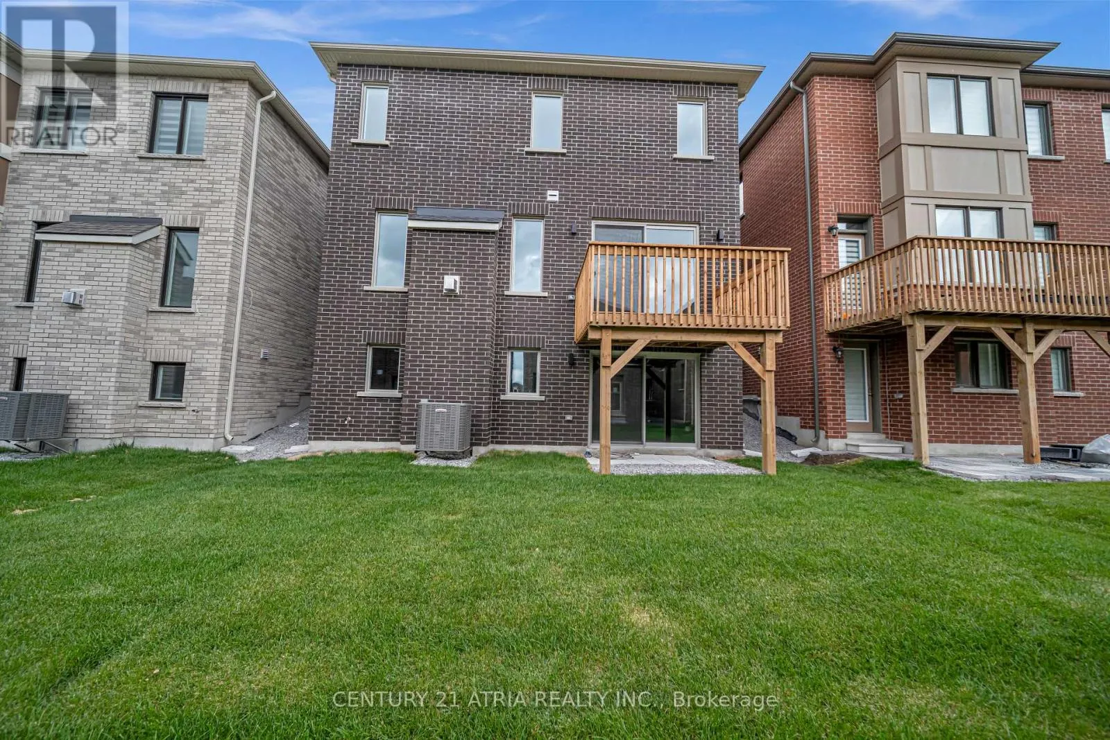 1349 GLAMORGAN MANOR