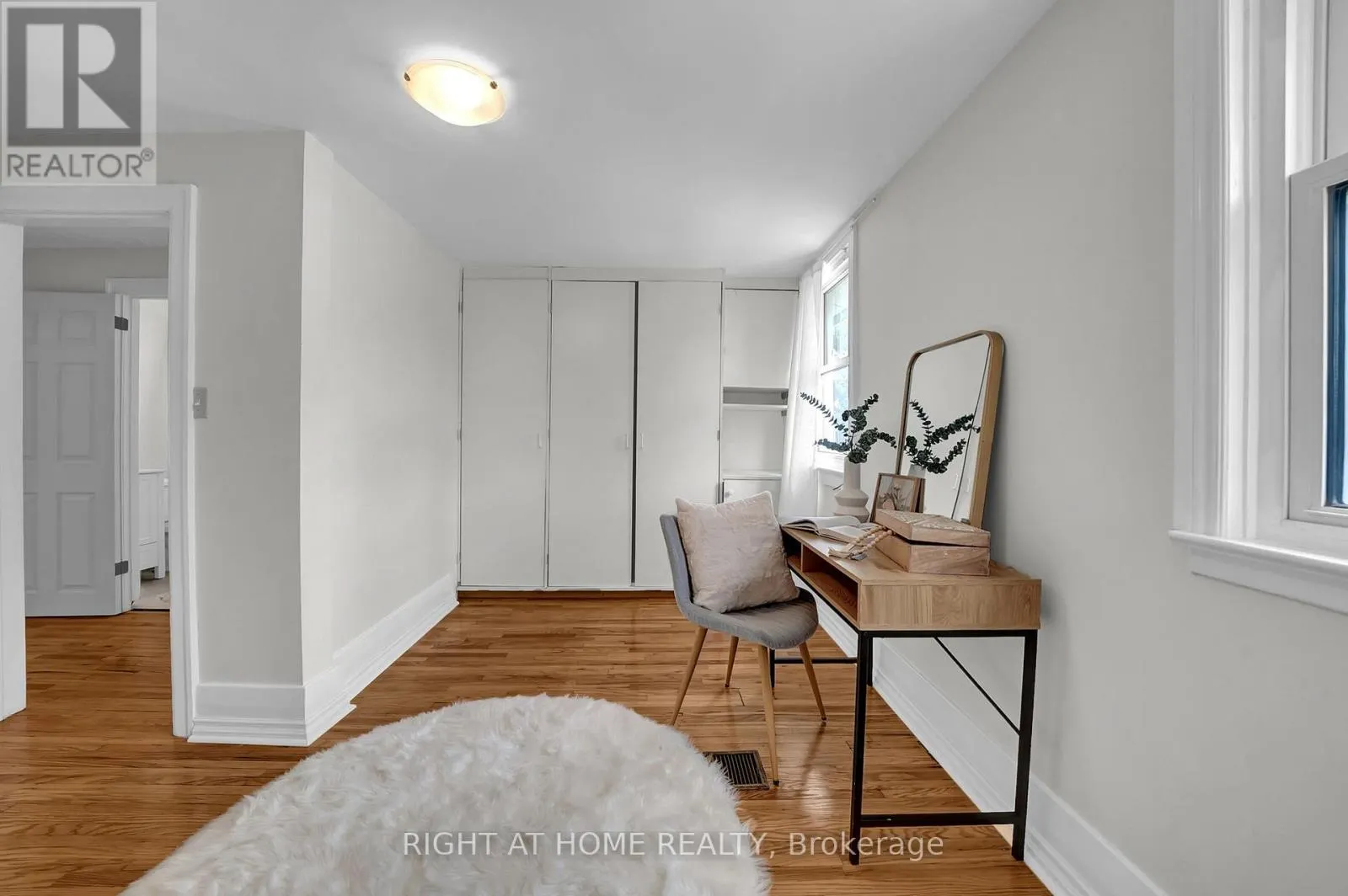 84 OSHAWA BOULEVARD N