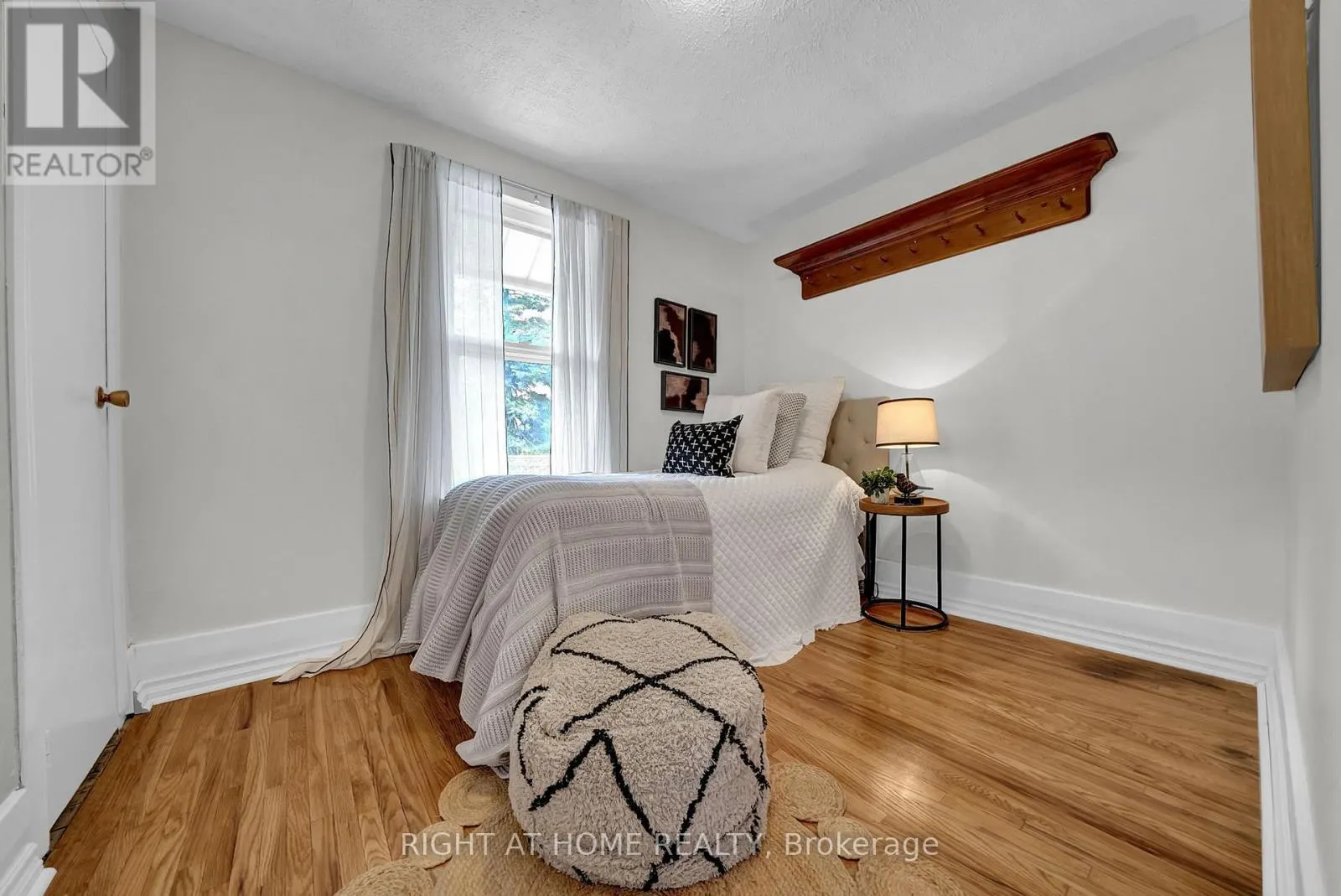 84 OSHAWA BOULEVARD N