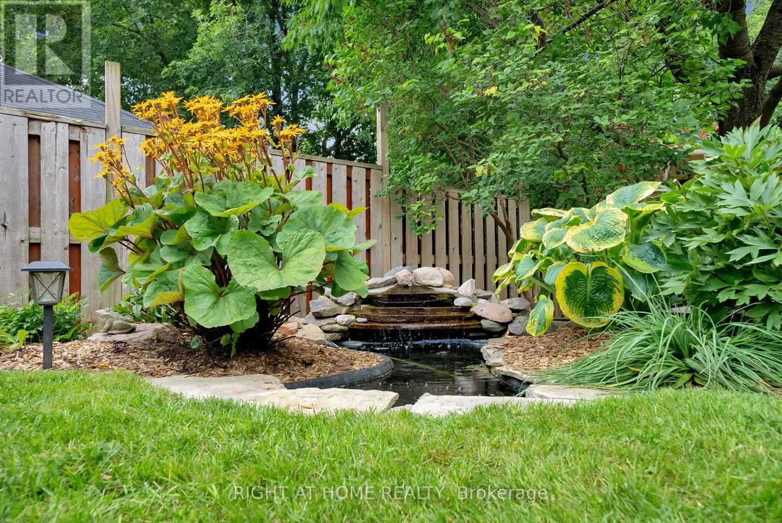 84 OSHAWA BOULEVARD N