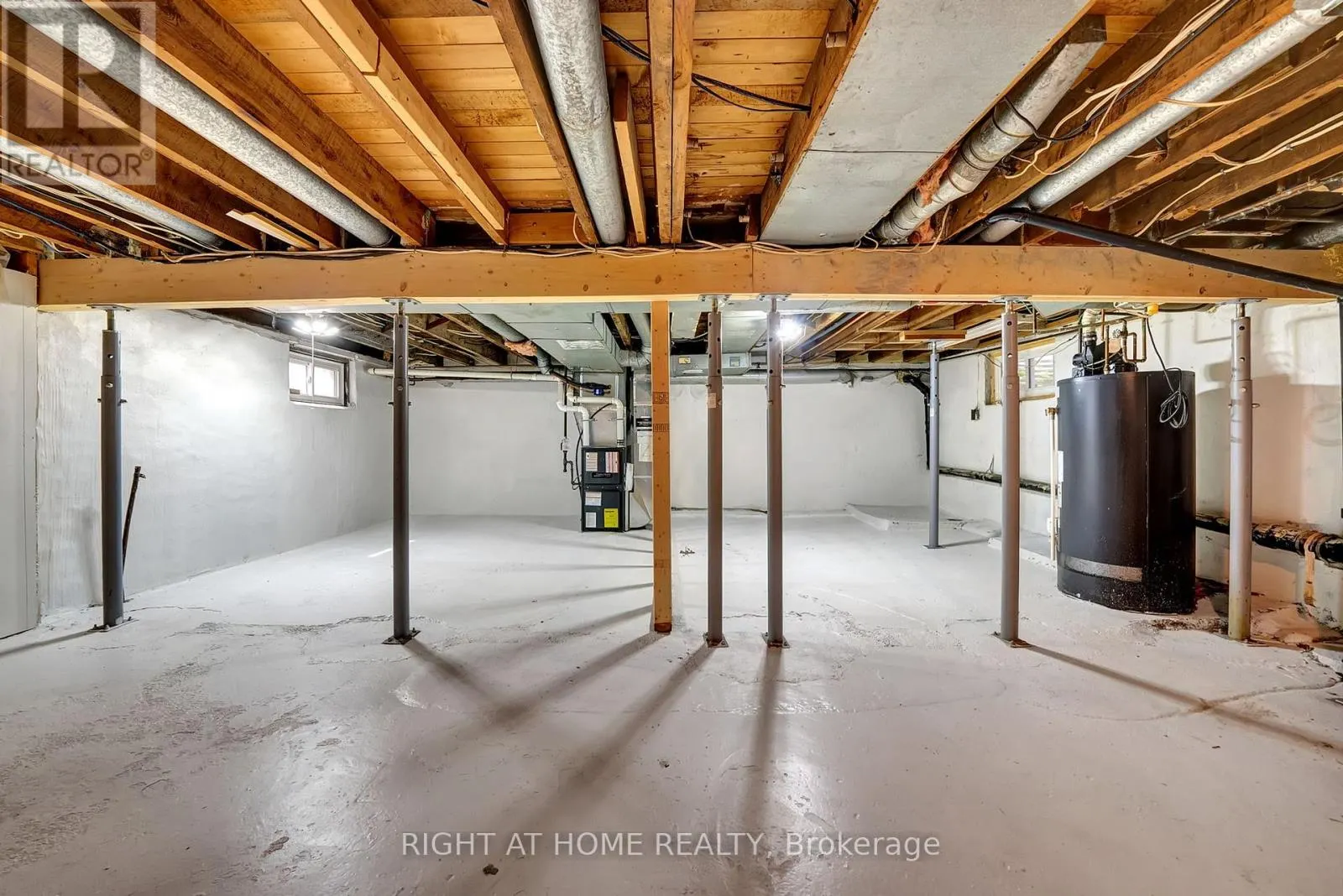 84 OSHAWA BOULEVARD N