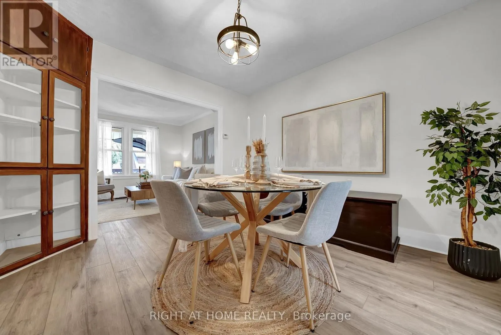 84 OSHAWA BOULEVARD N