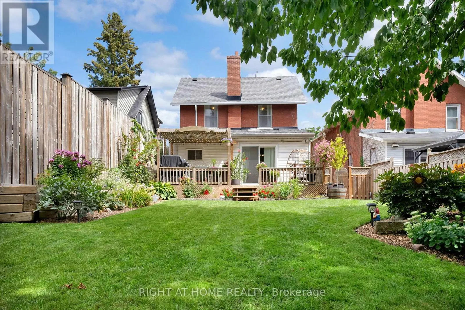 84 OSHAWA BOULEVARD N