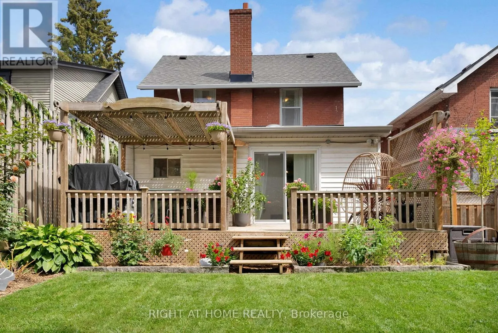 84 OSHAWA BOULEVARD N