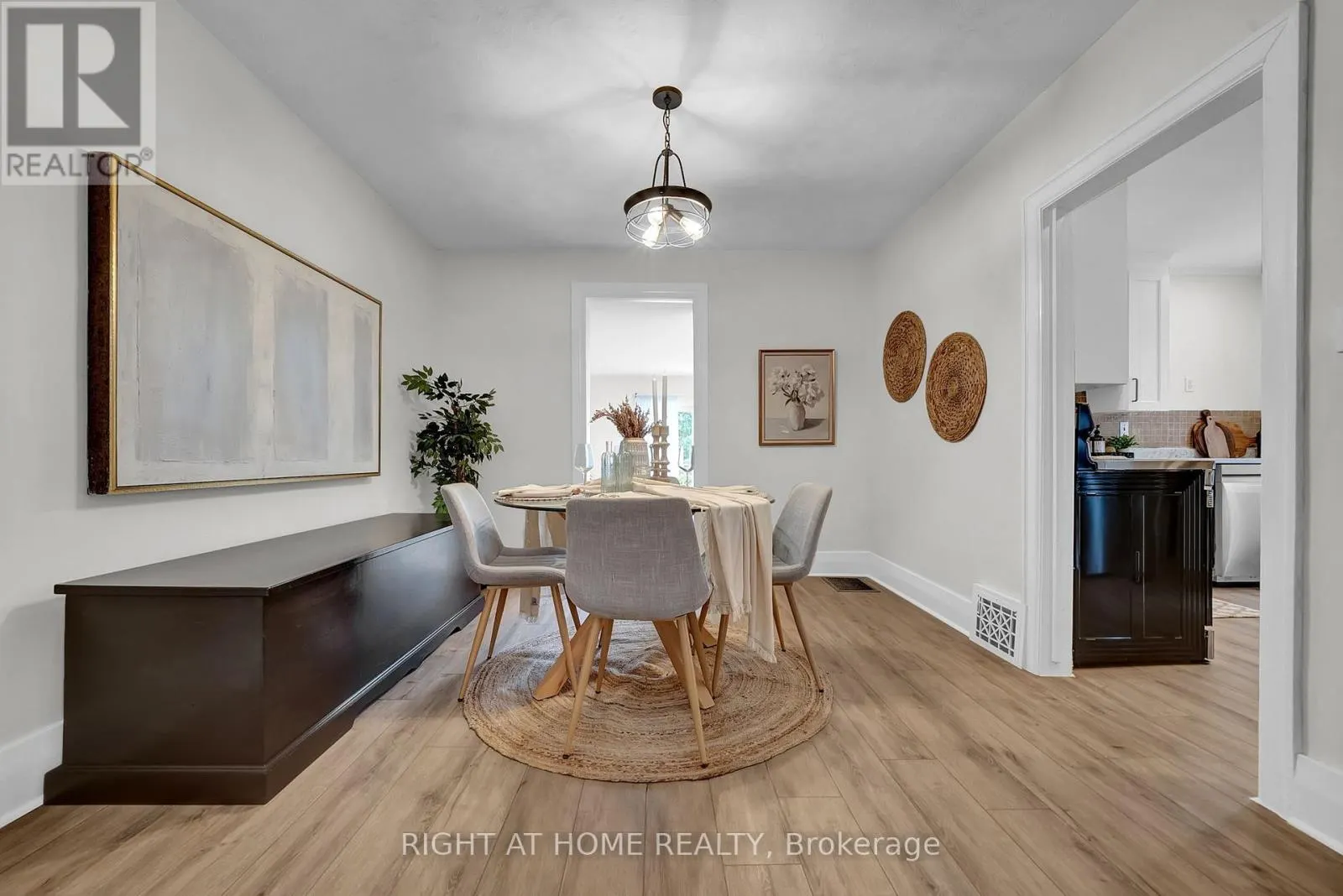 84 OSHAWA BOULEVARD N