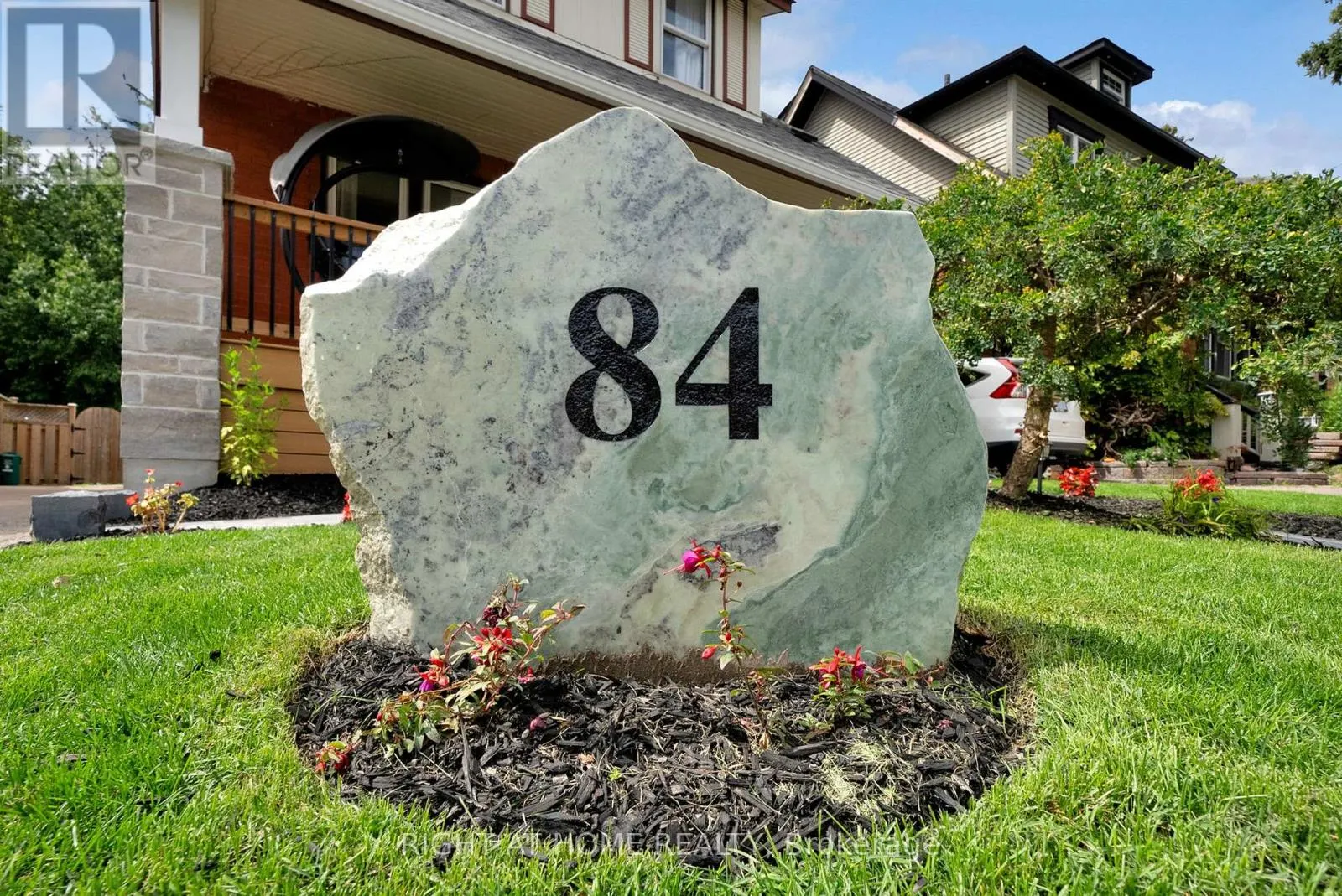 84 OSHAWA BOULEVARD N