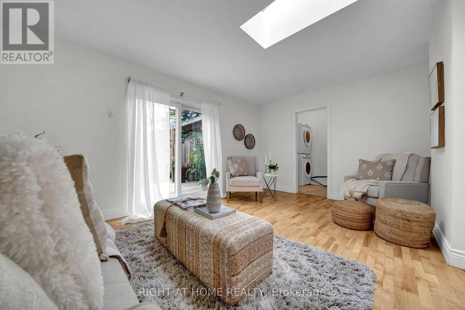 84 OSHAWA BOULEVARD N