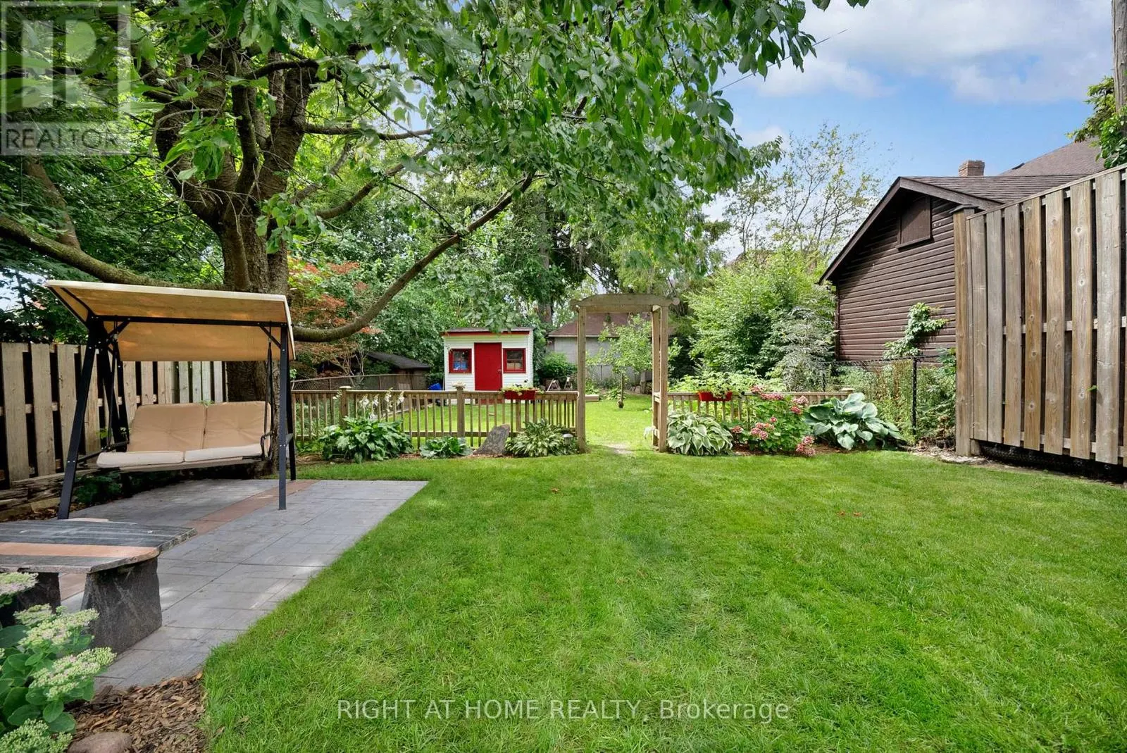 84 OSHAWA BOULEVARD N