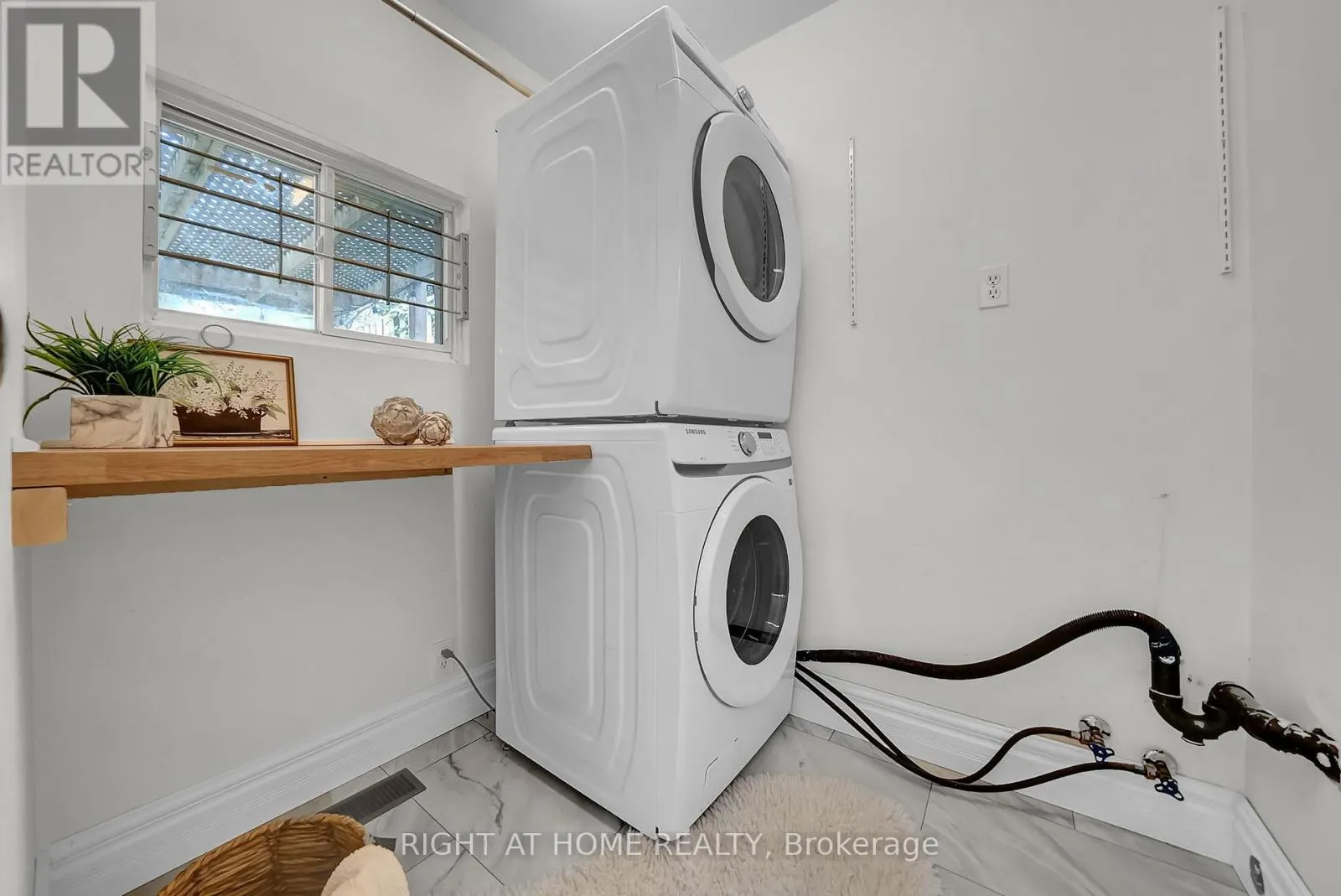 84 OSHAWA BOULEVARD N