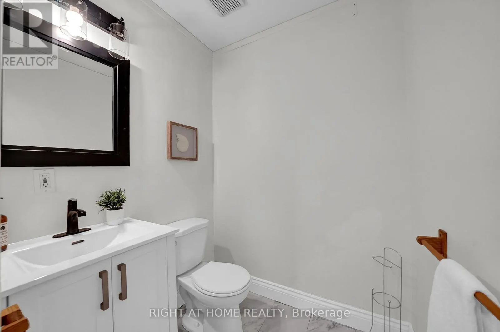 84 OSHAWA BOULEVARD N