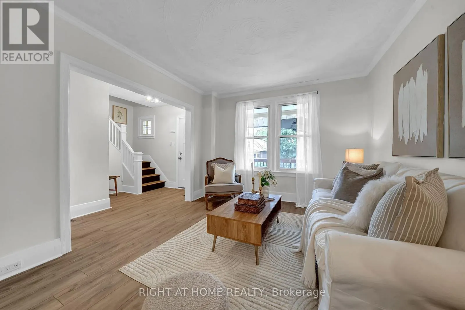 84 OSHAWA BOULEVARD N