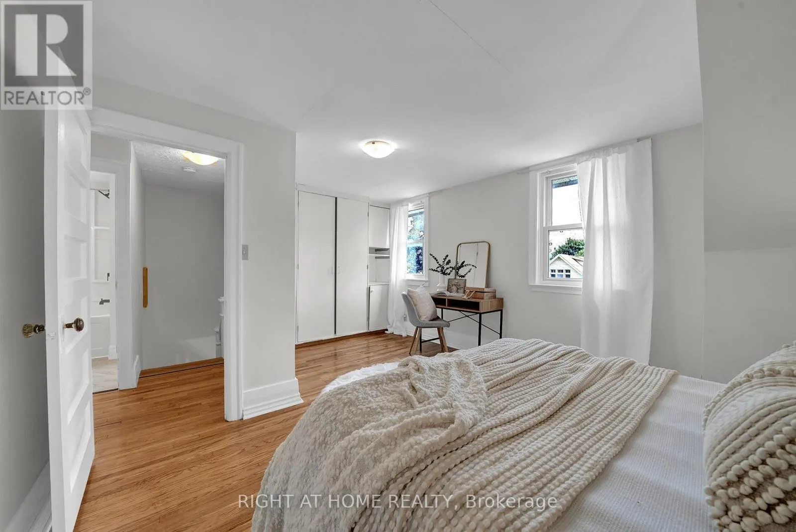 84 OSHAWA BOULEVARD N