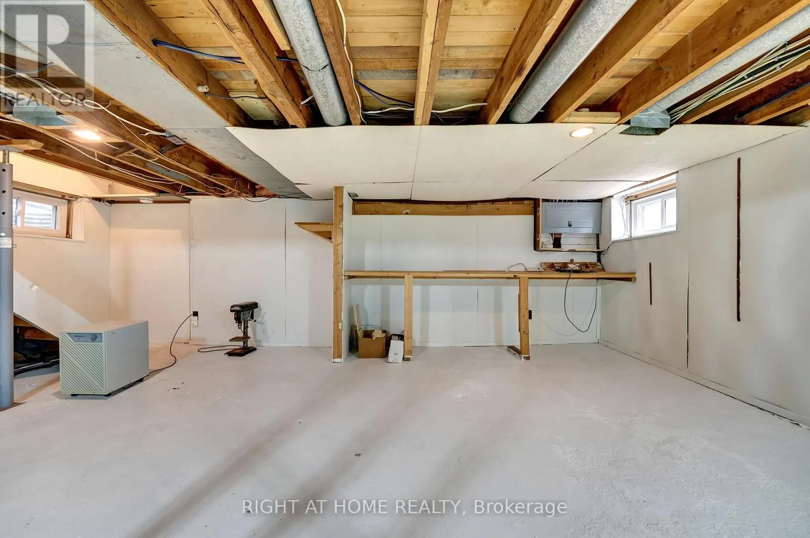 84 OSHAWA BOULEVARD N