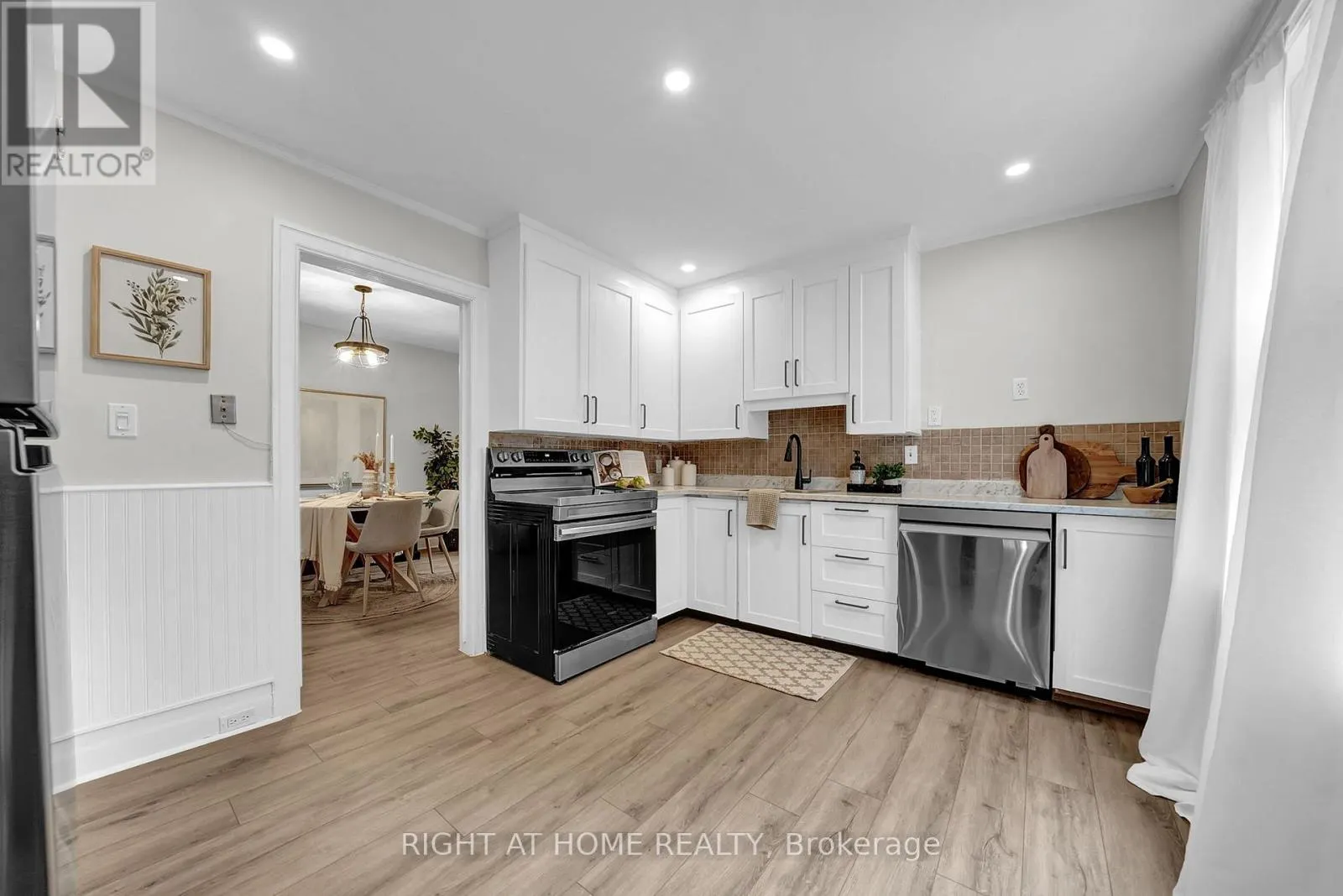 84 OSHAWA BOULEVARD N