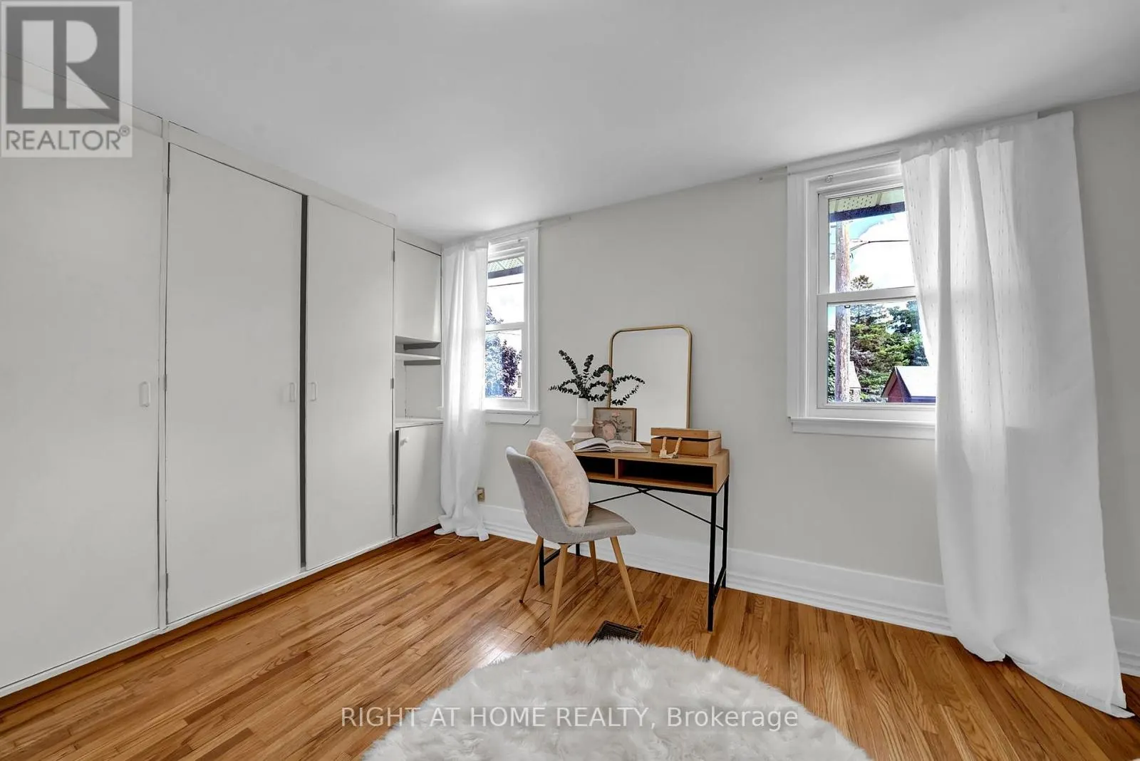 84 OSHAWA BOULEVARD N