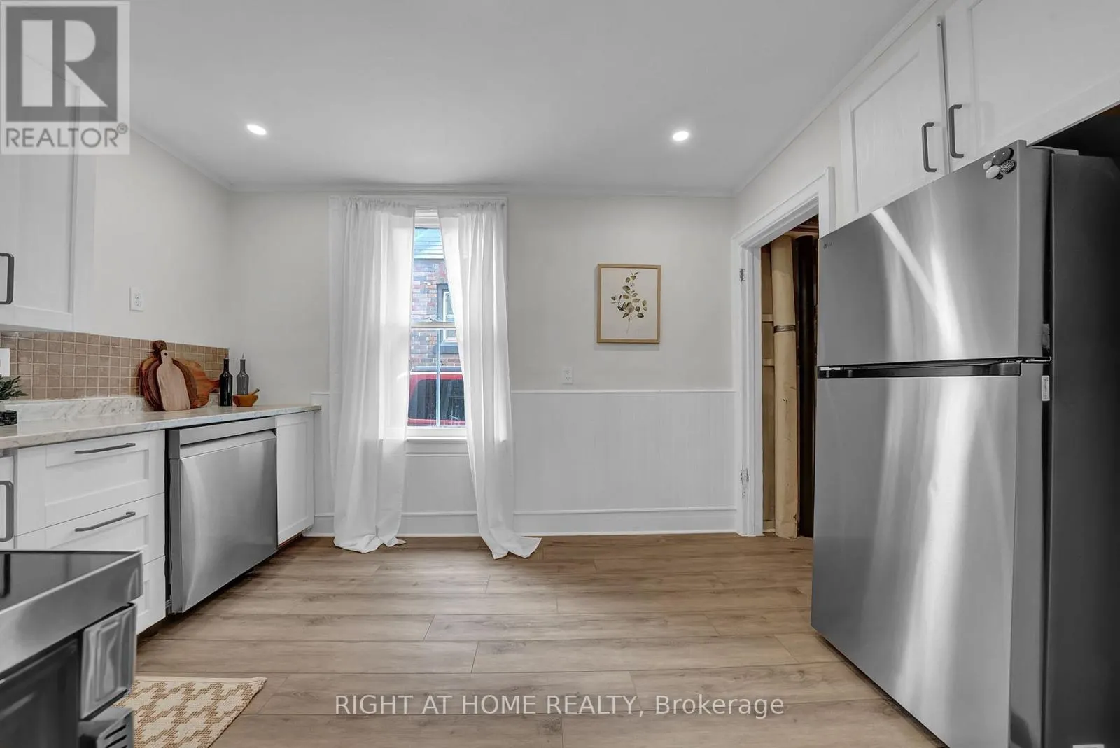 84 OSHAWA BOULEVARD N