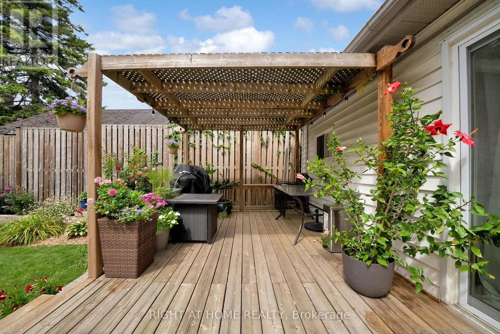 84 OSHAWA BOULEVARD N