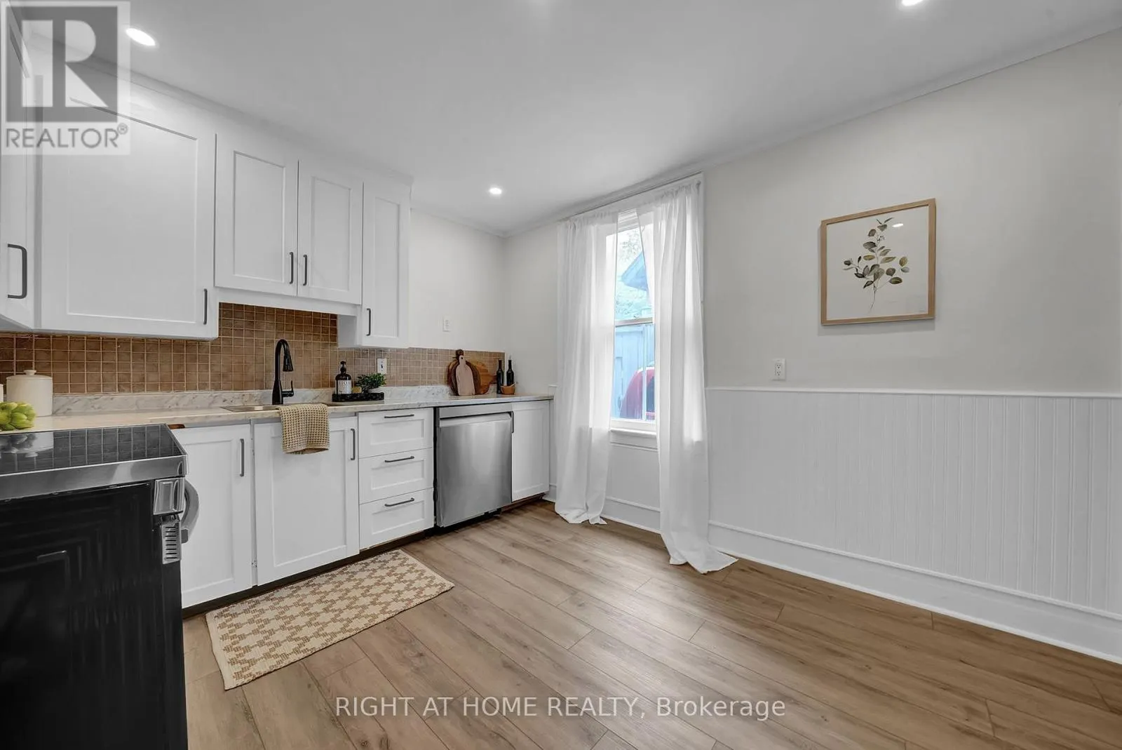 84 OSHAWA BOULEVARD N