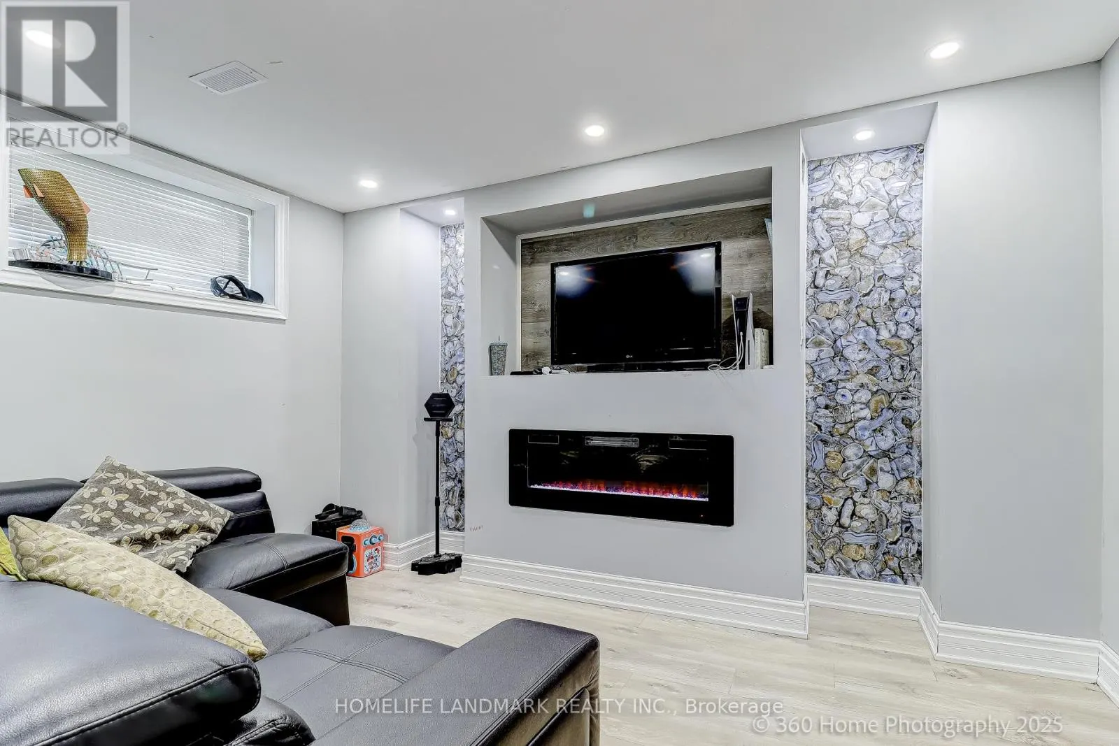 3 - 361 BIRCHMOUNT ROAD