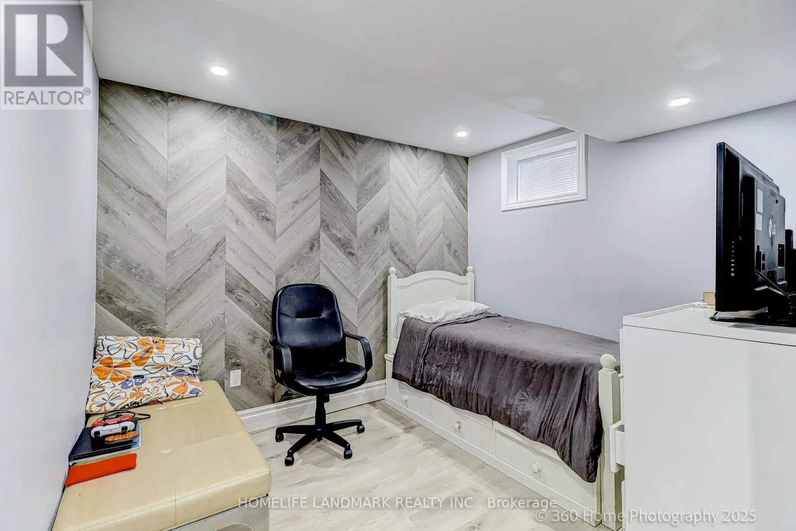 3 - 361 BIRCHMOUNT ROAD