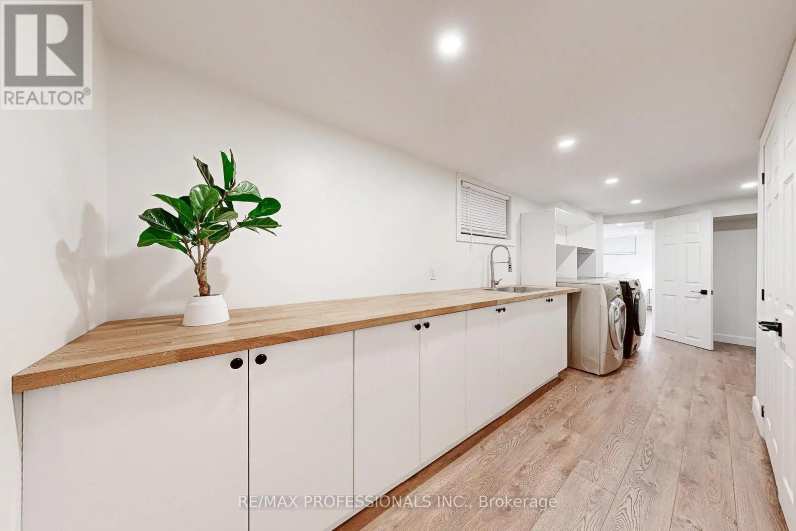 146 PINEGROVE AVENUE