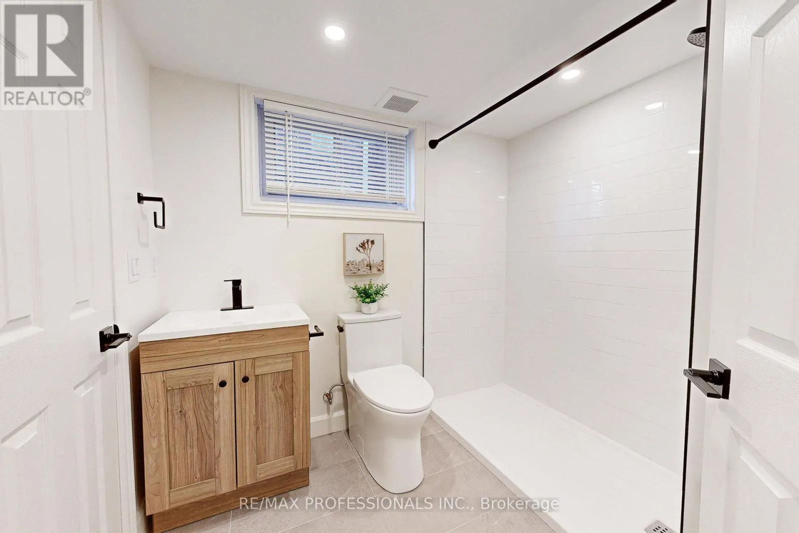 146 PINEGROVE AVENUE