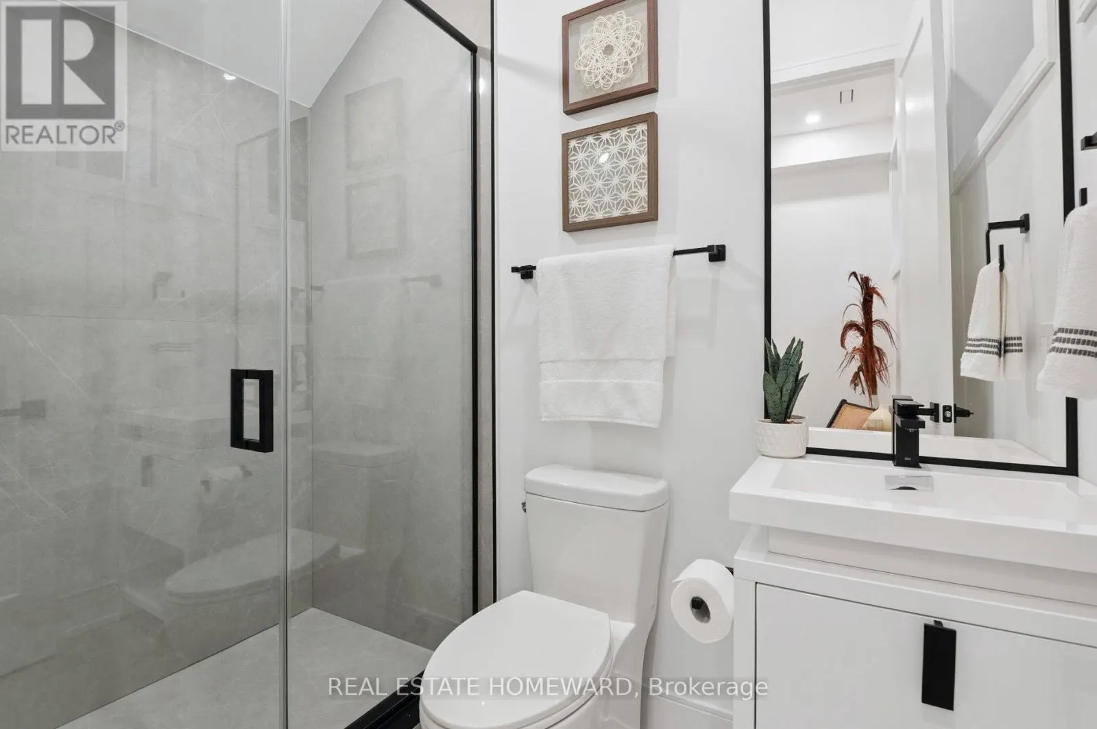 32 WESTLAKE CRESCENT