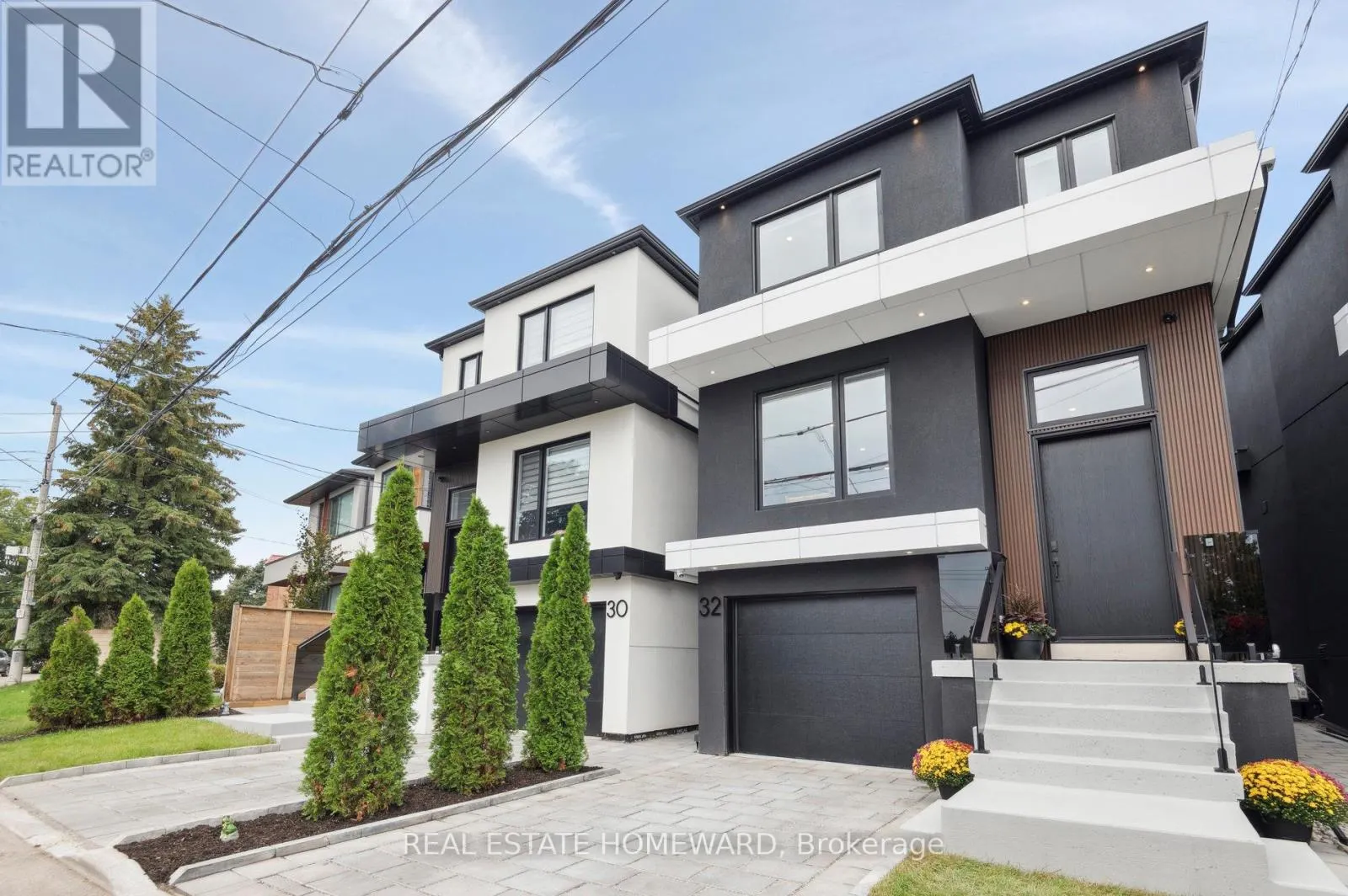 32 WESTLAKE CRESCENT