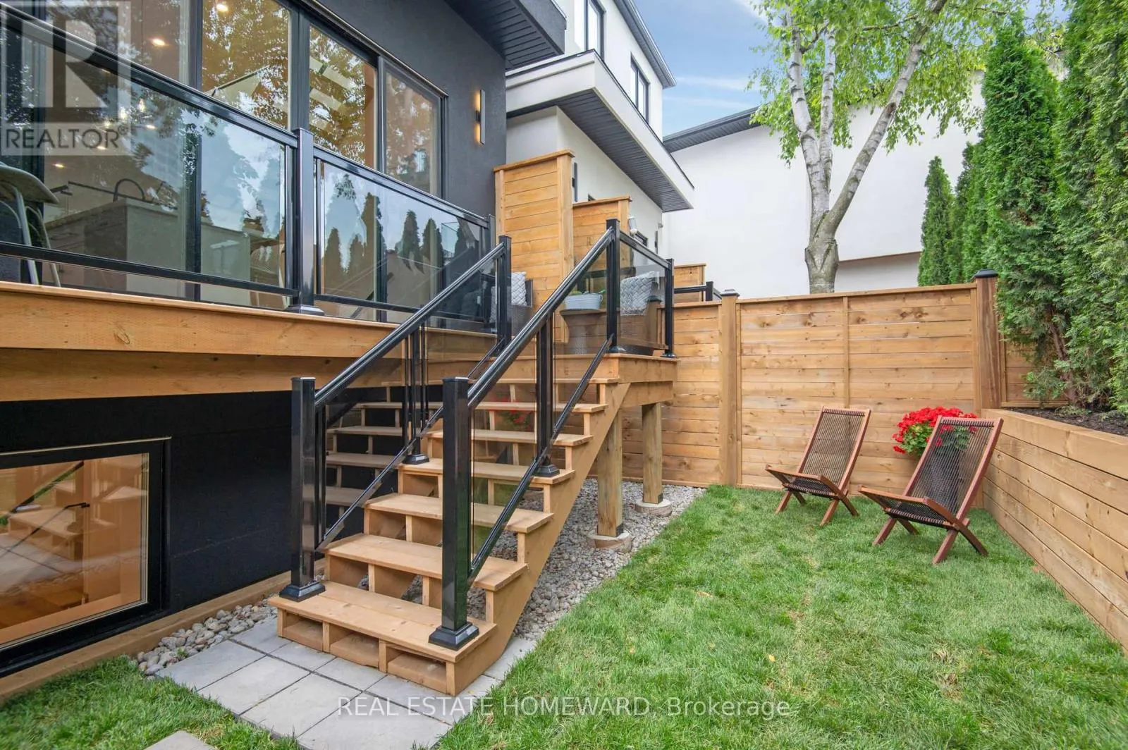 32 WESTLAKE CRESCENT