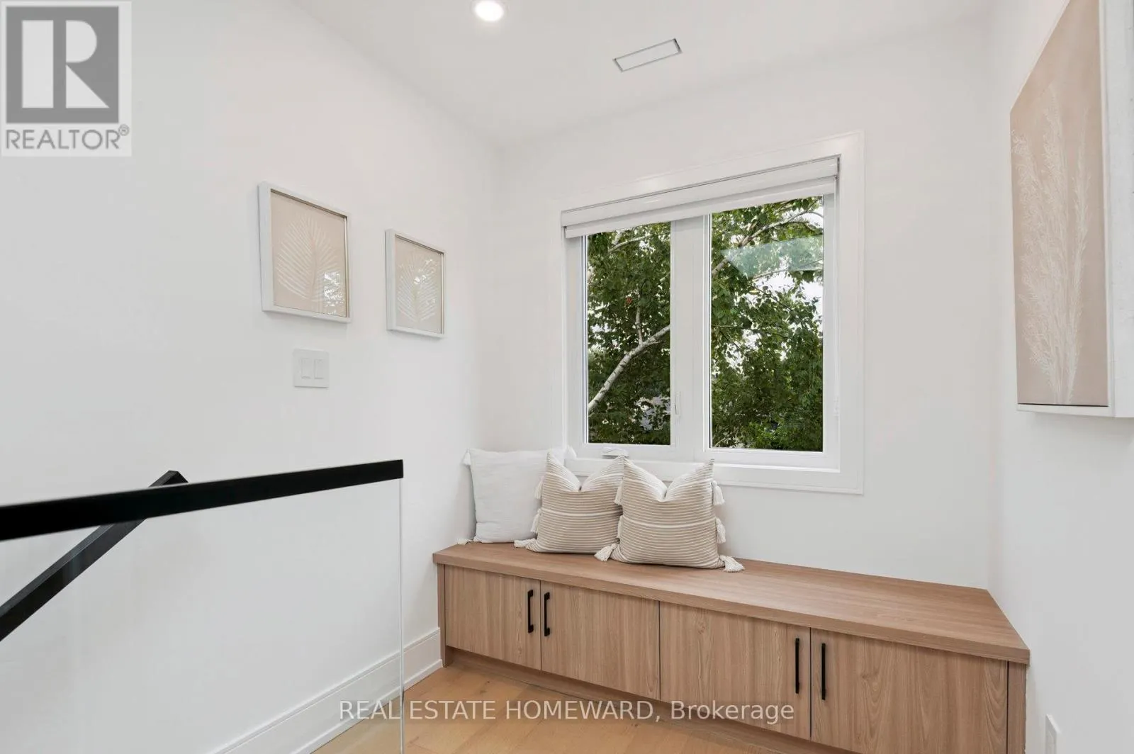 32 WESTLAKE CRESCENT