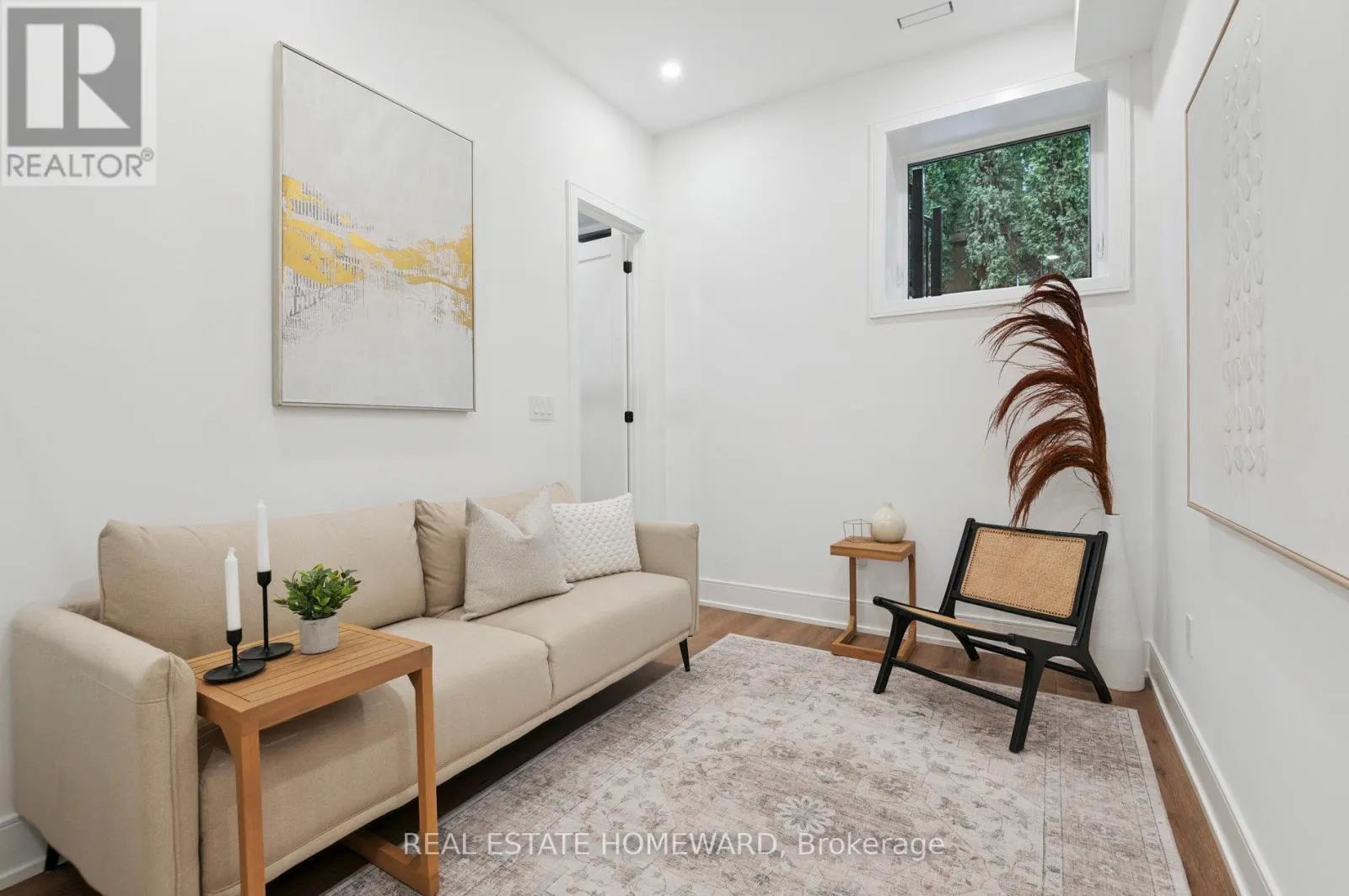 32 WESTLAKE CRESCENT