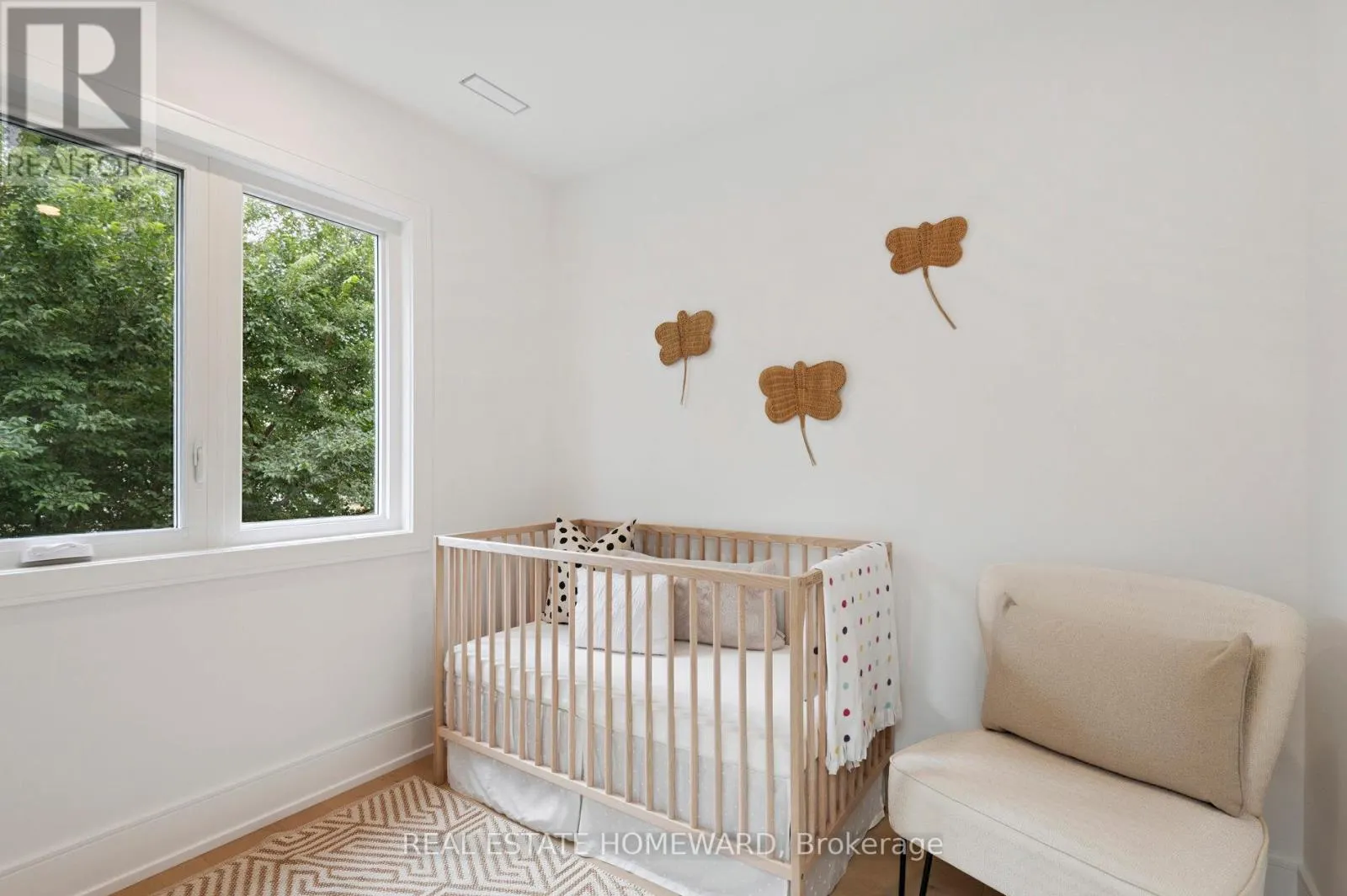 32 WESTLAKE CRESCENT