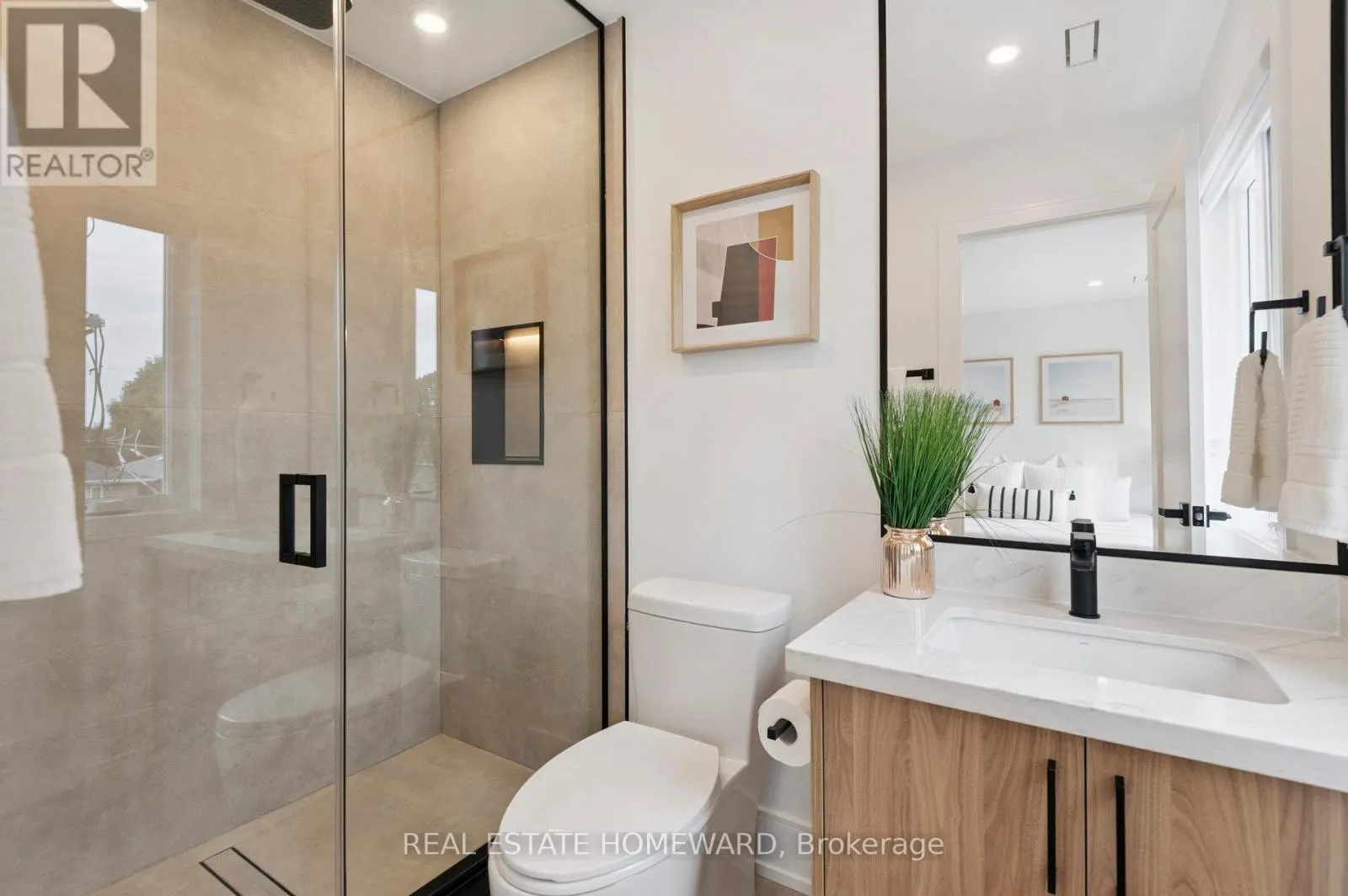 32 WESTLAKE CRESCENT