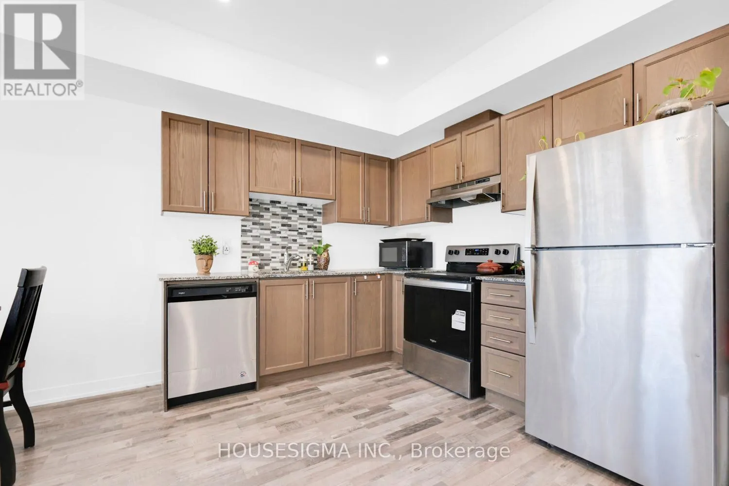 408 - 1460 WHITES ROAD