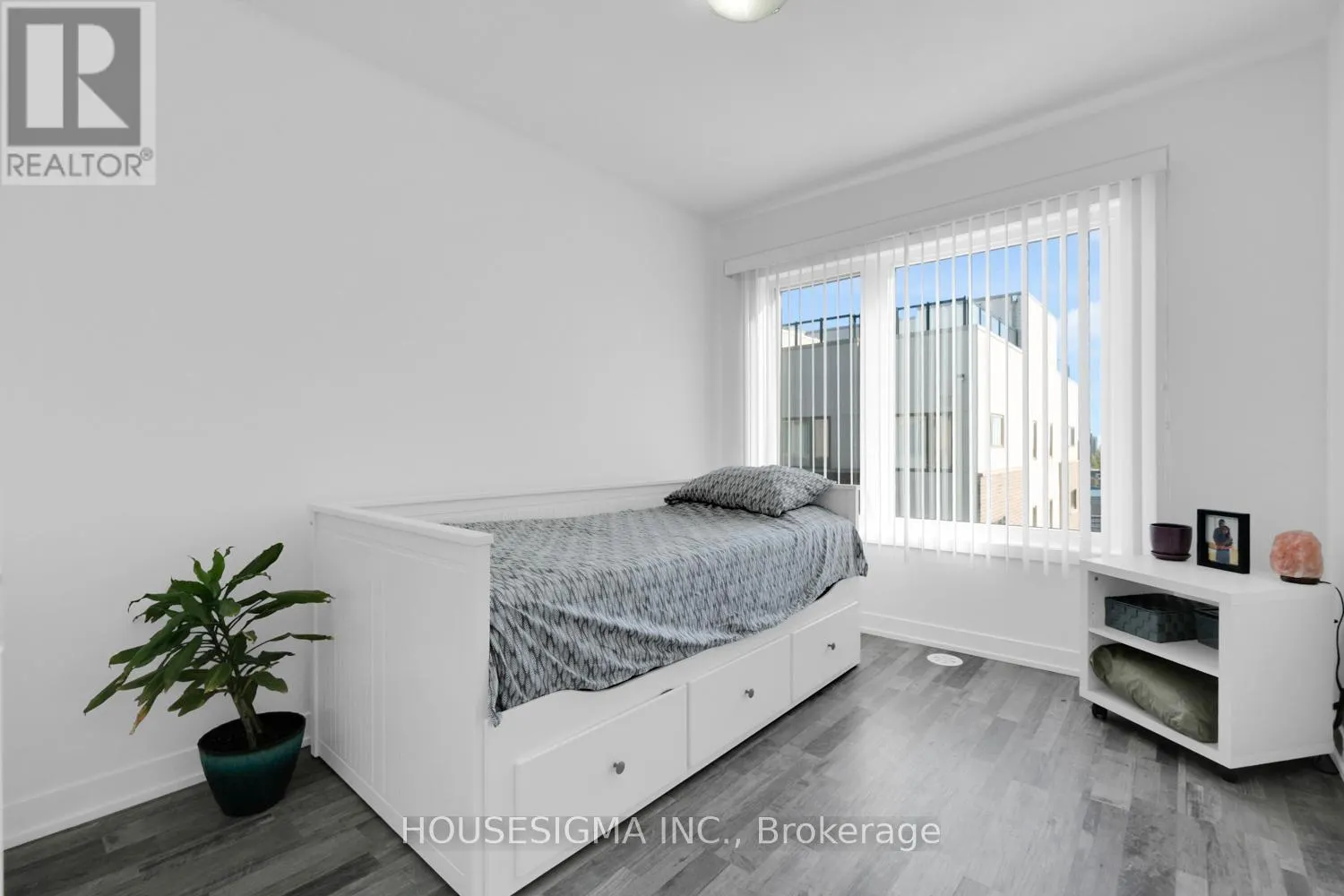 408 - 1460 WHITES ROAD