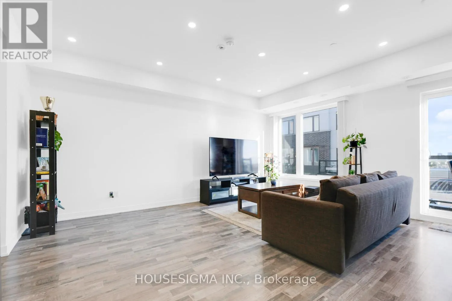 408 - 1460 WHITES ROAD